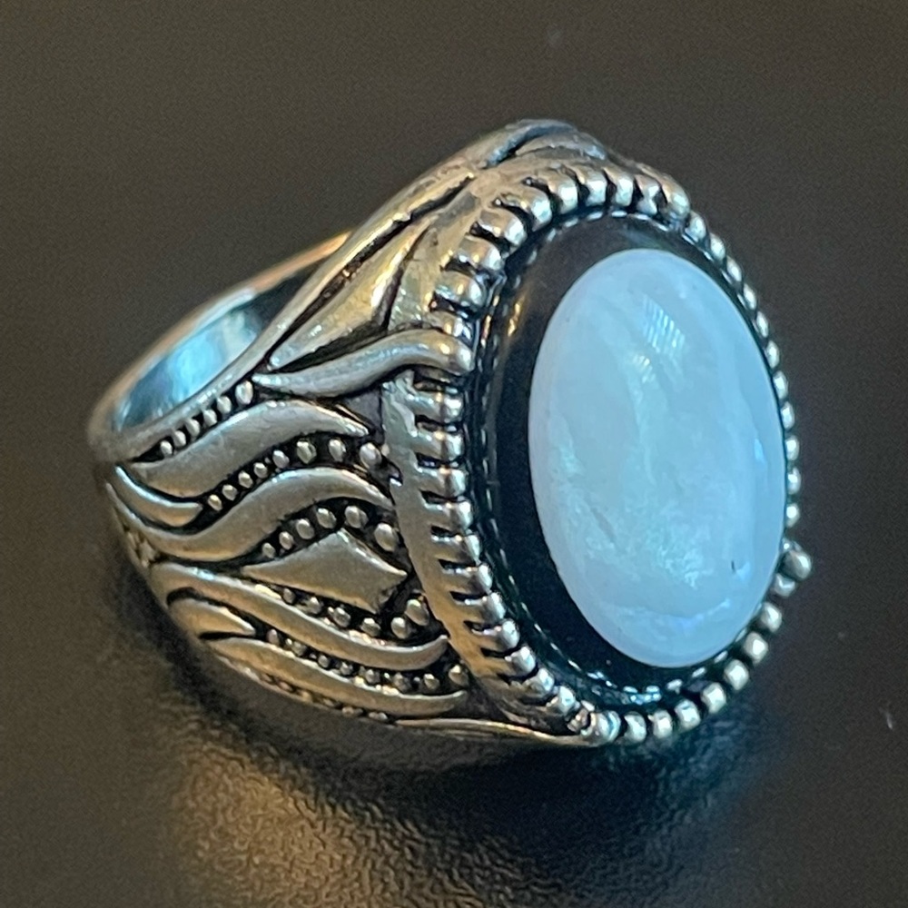 Elegant Silver and White Women's Ring